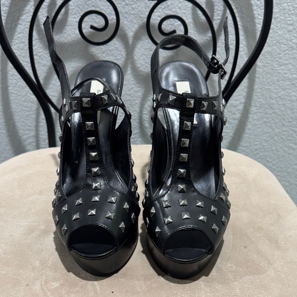 Simply Vera Vera Wang Black Studded Heels